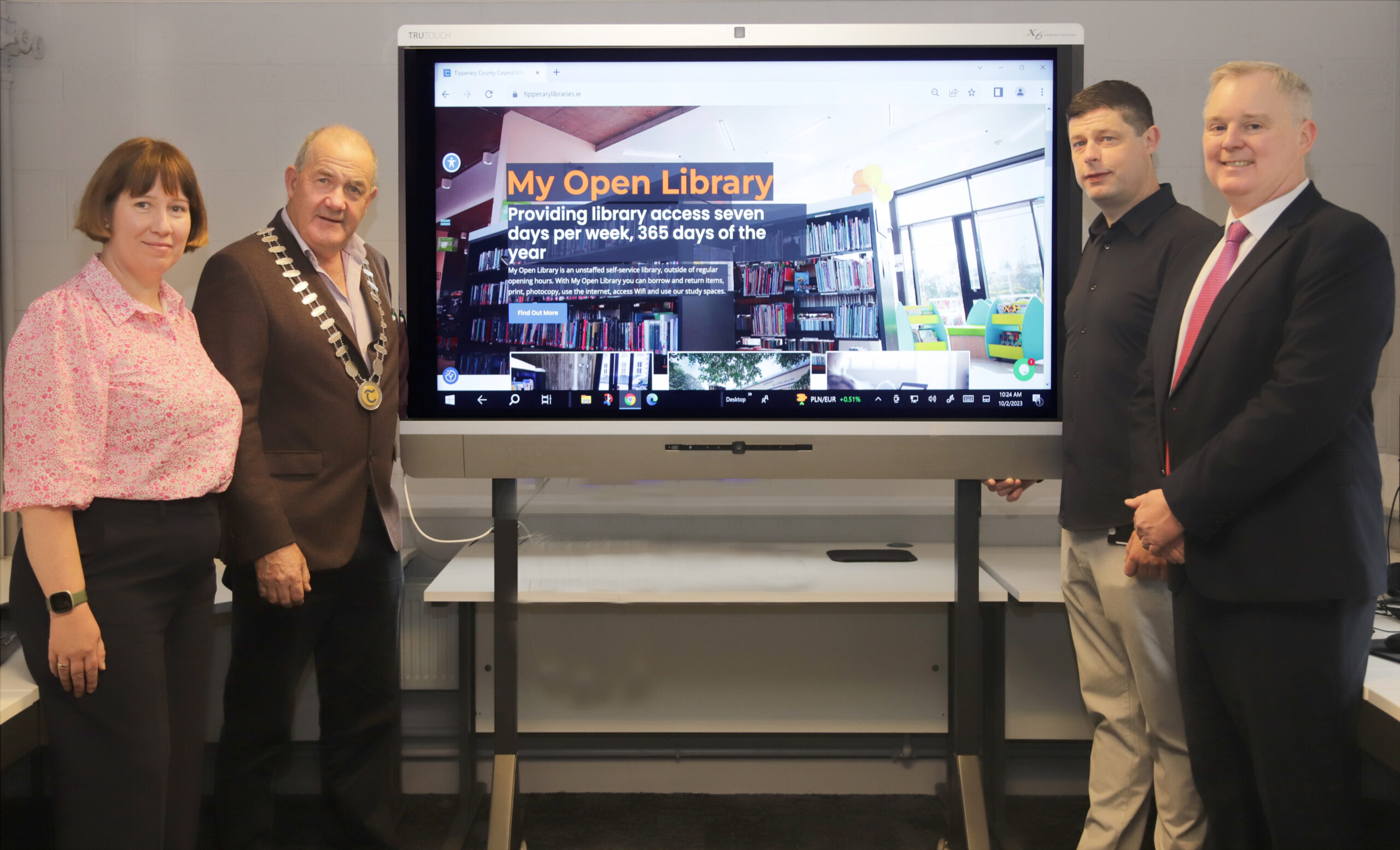 A picture of Ann Marie Brophy (Senior Executive Librarian), Councillor Ger Darcy (Cathaoirleach of Tipperary County Council), Greg MacDonald (Library Assistant) and Damien Dullaghan (County Librarian) launching the new library website in Nenagh library.