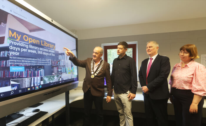 A picture of Councillor Ger Darcy, Library Assistant Greg MacDonald, County Librarian Damien Dullaghan and Senior Executive Librarian Ann Marie Brophy launching the new library website in Nenagh library.